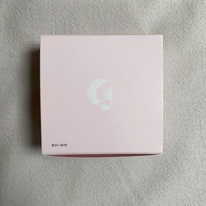 NWT Glossier Wowder shade G11-G12